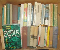 Könyv hagyaték tétel banánosládában, szépírodalom sok jó kiadással