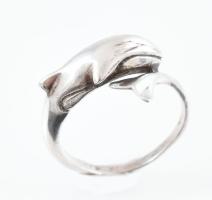 Ezüst(Ag) delfines gyűrű, jelzett, méret: 53, nettó: 2,6 g