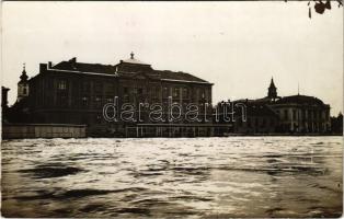 1912 Lugos, Lugoj; árvíz a Temes folyón, Eötvös sor, gimnázium, színház / Timis river flood, school and theatre. photo