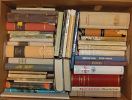 Könyv hagyaték tétel banánosládában, szépírodalom sok jó kiadással