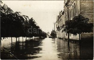 1912 Lugos, Lugoj; árvíz a Temes folyón / Splaiul Corneliu Coposu 4 / Timis river flood. photo (EB)