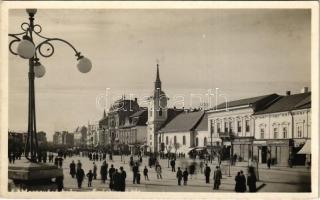 Marosvásárhely, Targu Mures; tér, Elekes János, Szőnyi Éva, Solymossy, Singer Varrógép, Szabó Miklós, Klein Izidor és Petry üzlete / square, shops