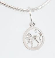 Ezüst(Ag) kígyó nyaklánc áttört oroszlános medállal, jelzett, állítható h: 45-50 cm, d: 1 cm, nettó:...