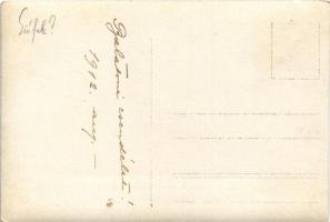 1912 Balatoni csendélet, apa és kislánya fürdőznek, háttérben fürdőkabinok. photo