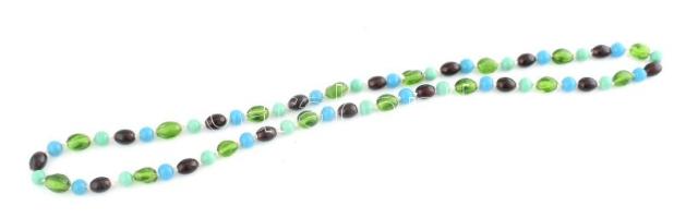 Retró, kék, zöld és lila gyöngyös üveg nyaklánc, h: 98 cm
