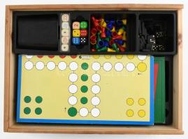 Retró "100 az 1-ben" társasjáték (Ki nevet a végén?, sakk, dáma, marokkó, stb.), különféle...