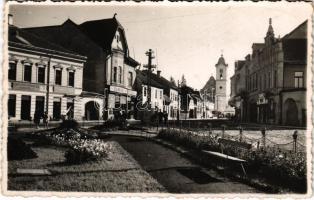 Gyergyószentmiklós, Gheorgheni; Margareta cukrászda, Zárug Testvérek üzlete, gyógyszertár / street view, confectionery, shops, pharmacy. photo