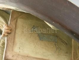 Kalapos kisfiú táblával. Mázas kerámia fali plasztika, hátoldalán BU 612 jelzéssel/formaszámmal. XIX...