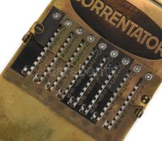 A Correntator csúszó összeadó. Réz, kopásokkal, 11x7,5 cm