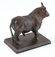 Munkács, jelzés nélkül: Bika. Öntöttvas, kopásokkal, 1870-80 körül, m: 11,5 cm