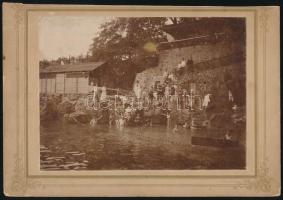 cca 1900 Laurana / Lovran, fürdőzők, kartonra kasírozott fotó, kis sarokhiány, 12×16 cm
