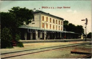 1912 Királyhida, Bruckújfalu, Bruck-Újfalu, Bruckneudorf; Bruck-Királyhida vasútállomás / Ungar. Bahnhof / railway station (ázott sarok / wet corner)