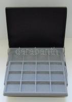 Éremtartó kazetta, 1db tálcával, 24 férőhellyel, 50x50mm