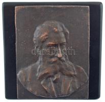 Férfi portré egyoldalas bronz plakett festett fa posztamensen feloldatlan (129x100mm) T:1-