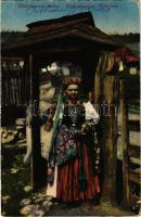 1919 Kalotaszeg, Tara Calatei; Kalotaszegi leány. Erdélyi udvari fényképész felvétele. Vasúti levelezőlapárusítás / Kalotaszeger Mädchen (Siebenbürgen) / Transylvanian folklore (EB)