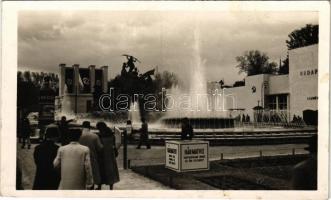 1941 Budapest XIV. Nemzetközi Vásár, Kristály, Harmatvíz reklám, náci horogkeresztes zászlók, sarló és kalapács kommunista szimbolum