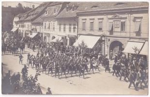 1914 Nagyszeben, Hermannstadt, Sibiu; Katonai felvonulás, indulás a frontra, katonai zenekar / WWI Austro-Hungarian K.u.K. military parade, departure to the front, military band. photo (EK)