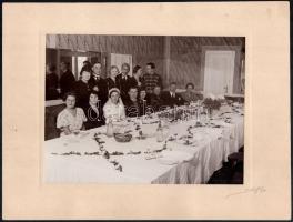 1936 Fiatal pár esküvői fotói, 2 db nagyméretű, kartonra kasírozott fotó, Schäffer Gyula jelzett felvételei, az egyik a hátoldalon feliratozva a képen szereplők nevével, 22,5x17 cm