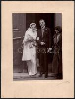 1936 Fiatal pár esküvői fotói, 2 db nagyméretű, kartonra kasírozott fotó, Schäffer Gyula jelzett fel...