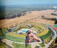 Fulvio Irace: Emilio Ambasz. A technological arcadia. With an essay Paolo Portoghesi. Milano, 2004, ...