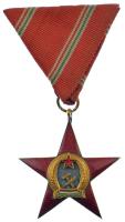 1949. A Magyar Népköztársasági Érdemérem arany fokozata aranyozott, zománcozott bronz kitüntetés mellszalagon T:2 zománchiba NMK 534.