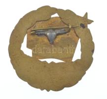 ~1970. "KISZ 1919-1957" aranykoszorús jelvény, HM típus, aranyozott, zománcozott (45mm) T:...