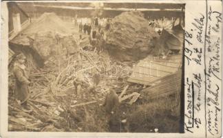 1918 Kolozsvár, Cluj; Katasztrofális sziklaomlás, a leomlott két ezer mázsás szikla a romokkal a Fellegvár alján / Cetatuie / catastrophic rock fall, destruction. photo (EB)