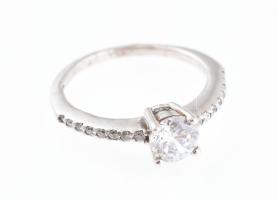 Ezüst(Ag) gyűrű kőékítéssel, jelzett, méret: 50, bruttó: 1,9 g