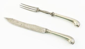 Ezüst(Ag) nyelű kés és villa, h: 19,5 és 23 cm