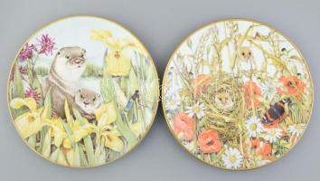 2 db Royal Kendal porcelán dísztányér, Wildlife of the British Countryside Collection, tervező: Sheila Mannes-Abbott. Matricás, jelzett, minimális kopással, d: 20 cm