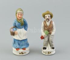 Férfi és nő, kézzel festett, biszkvit porcelán figura, 2 db. Jelzés nélkül, kis kopással, m: 12-13 cm
