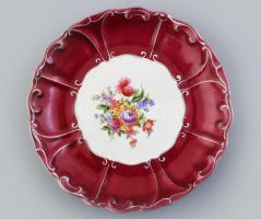 Ilmenau bordó, virágmintás porcelán süteményes tányér. Részben kézzel festett, jelzett, kis kopással, d: 16,5 cm