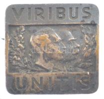 1914-1918. Viribus Unitis bronz kitűző GESETZE A.M.S. GESCH. gyártói jelzéssel (18x18mm) T:2 kis hajlás 1914-1918. Viribus Unitis bronze badge with GESETZE A.M.S. GESCH. manufacturers mark (18x18mm) C:XF small bend