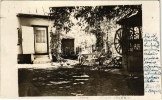 1931 Boksánbánya, Németbogsán, Deutsch-Bogsan, Bocsa Montana; ház kertje kerekes kúttal / house garden with well. photo (kis szakadás / small tear)