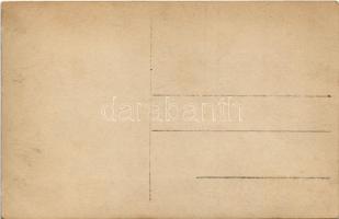 1917 Petrozsény, Petrosani; Bade und Lauzen gef. Rumänen / Román hadifoglyok mosakodása / WWI Romani...