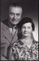 1965 Gróh József jogász, érseki jogtanácsos és felesége sajtófotó 9x14
