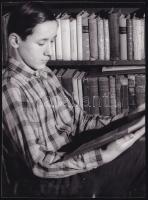 Lacika könyvet olvas,sajtófotó 1966 17x12 cm