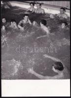 Bajai fürdő, fürdőzők,sajtófotó 1966 13x18 cm