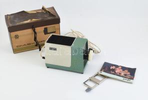 Diaskop Diavetítő gép , lengyel , saját dobozában. A készülék szép, a doboz viseltesebb