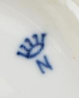 Régi Capodimonte kaspó, jelzett, kopásokkal, m: 14,5cm, d: 19 cm