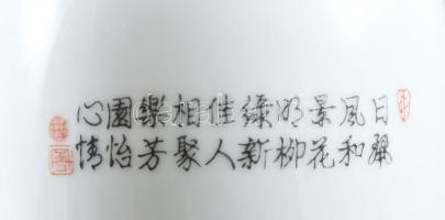 Qianlong Nian Chi, kínai Famille Rose díszváza, jelzett, kézzel festett, hibátlan, m: 21 cm