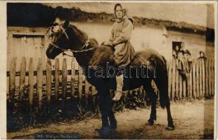 Wolyn Reiterin / folklore from Galicia and Volhynia, woman riding a horse. photo (fl)