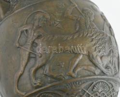 Kimon jelzéssel: Mitológiai jelenetes bronz váza, szép állapotban, m: 18 cm