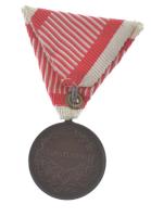 1917. "Károly Bronz Vitézségi Érem" bronz kitüntetés modern mellszalagon. Szign.: Kautsch ...