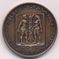 Bartos Endre (1930-) 1986. "MÉE Baja - I. Lipót - III. Károly / Baja Mezőváros" bronz emlé...