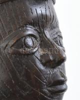 Antik afrikai törzsi figura, király fej, patinázott bronz, korának megfelelő állapotban, feltehetően...