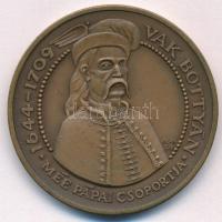 Gáti Gábor (1937-) 1984. "MÉE Pápa / Vak Bottyán" bronz emlékérem (42,5mm) T:1 Adamo PP2