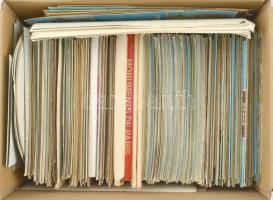 Közel 800 modern külföldi városképes lap, érdekes, változatos anyag / Almost 800 modern foreign topo...