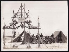 1933 A 919. Arany János cserkészcsapat díszkapuja és tábora a gödöllői Jamboree-n, fotó, hátoldalán ragasztásnyom, 11,5x8,5 cm