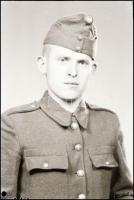 cca 1948 és cca 1954 között készült műtermi felvételek katonákról, 13 db vintage NEGATÍV, 9x6 cm-es síkfilmek